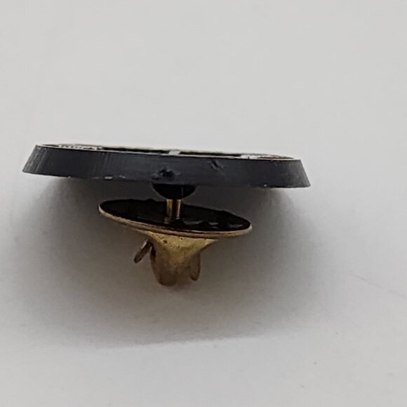 Pigs Eye Pilsner Beer Pin Badge Vintage Collectible Lapel Pin - Picture 4 of 6